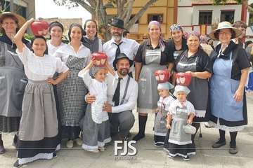  La chiquillería se purifica contra la pandemia en Lomo Magullo/Francisco Javier Santana.